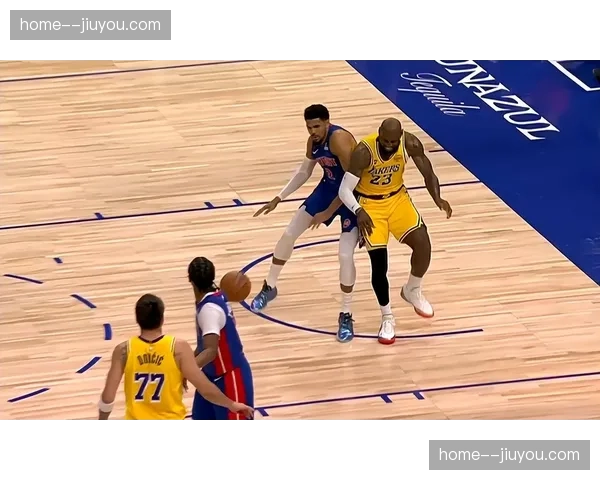 湖人东契奇腿筋伤退影响：詹姆斯被迫重回持球大核模式分析